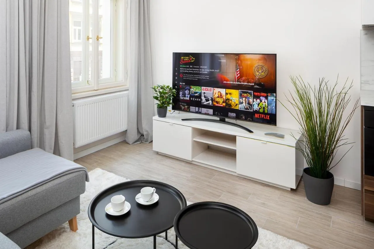 Prague Days - Minimalist Apartment - Easy City Access