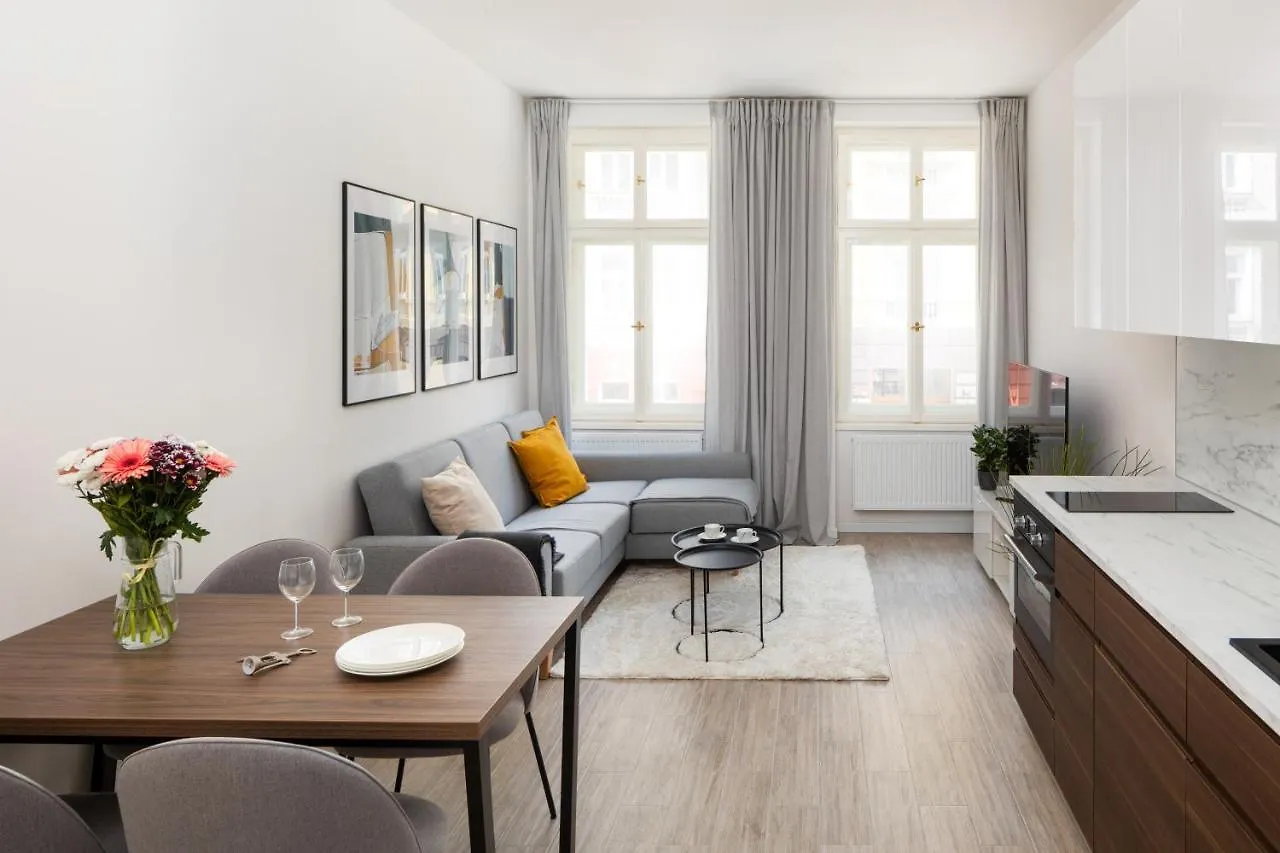 Prague Days - Minimalist Apartment - Easy City Access