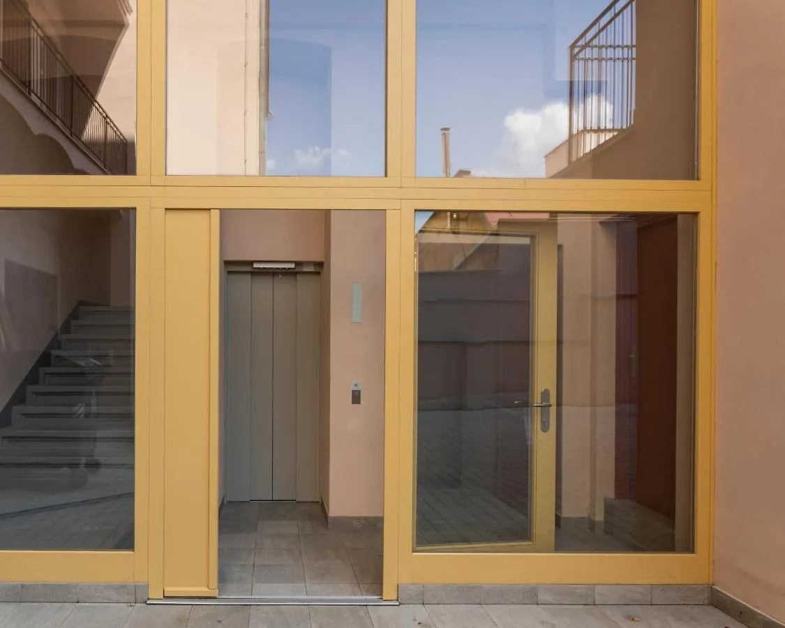 Prague Days - Minimalist Apartment - Easy City Access