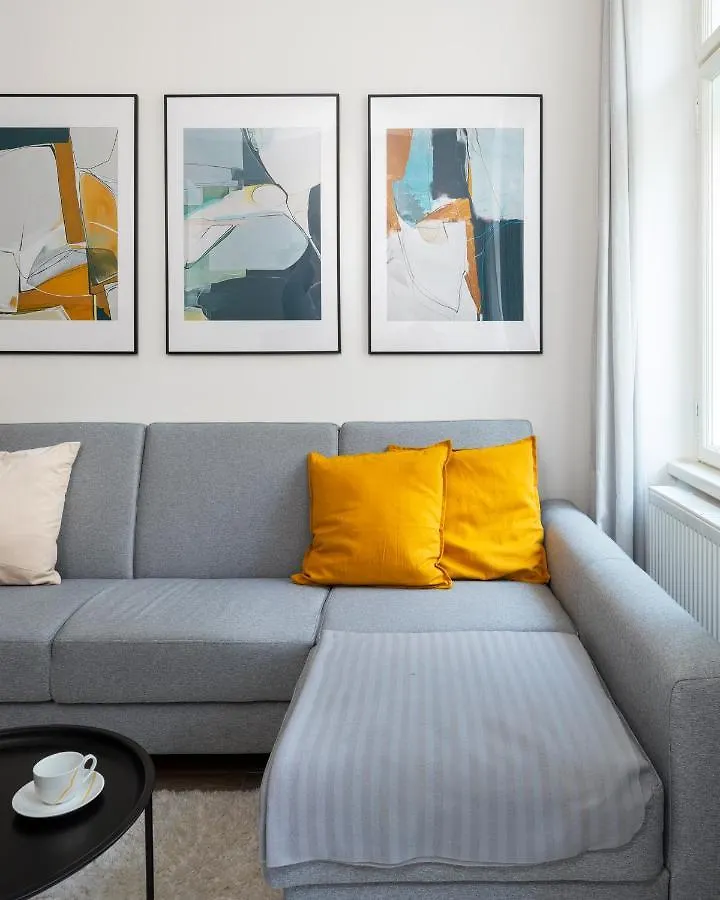 Prague Days - Minimalist Apartment - Easy City Access
