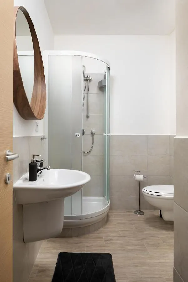 Prague Days - Minimalist Apartment - Easy City Access